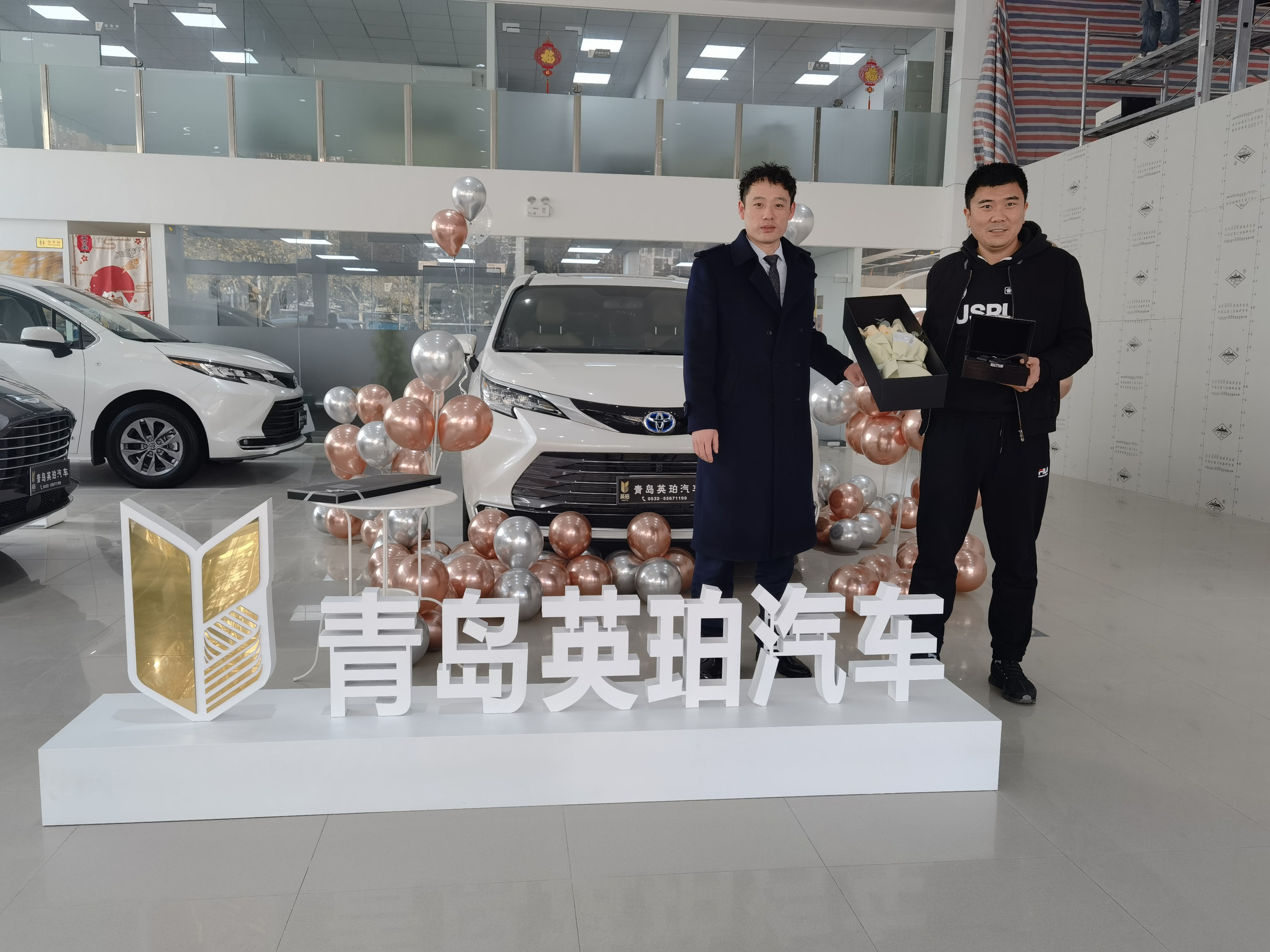 恭喜先生喜提愛車豐田塞納！
